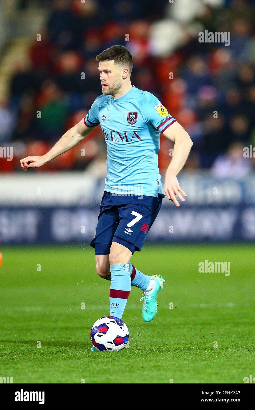 AESSEAL New York Stadium, Rotherham, Inghilterra - 18th aprile 2023 Johann Guomundsson (7) di Burnley - durante il gioco Rotherham United contro Burnley, Sky Bet Championship, 2022/23, AESSEAL New York Stadium, Rotherham, Inghilterra - 18th aprile 2023 Credit: Arthur Haigh/WhiteRosePhotos/Alamy Live News Foto Stock