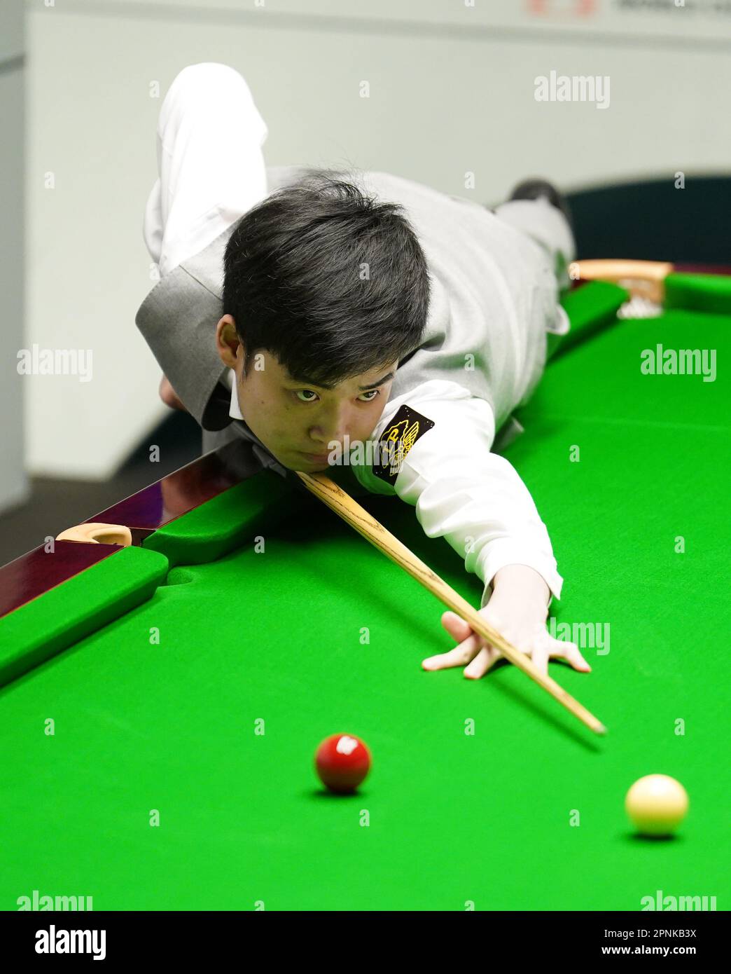 Si Jiahui durante la sua partita con Shaun Murphy il quinto giorno del