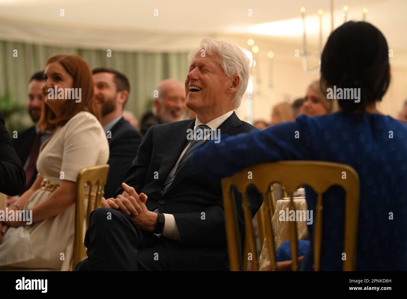 L'ex presidente degli Stati Uniti Bill Clinton durante una cena di gala al castello di Hillsborough, Co Down, al termine della conferenza internazionale che segna il 25th° anniversario dell'accordo di Belfast/Venerdì Santo. Data immagine: Mercoledì 19 aprile 2023. Foto Stock