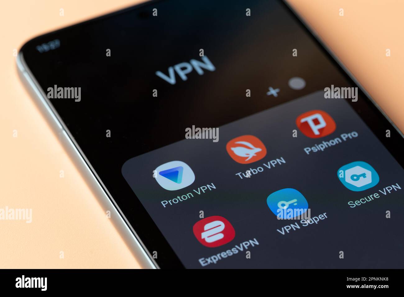 New york, USA - 18 aprile 2023: Raccolta di app VPN per android sullo schermo dello smartphone vista ravvicinata Foto Stock