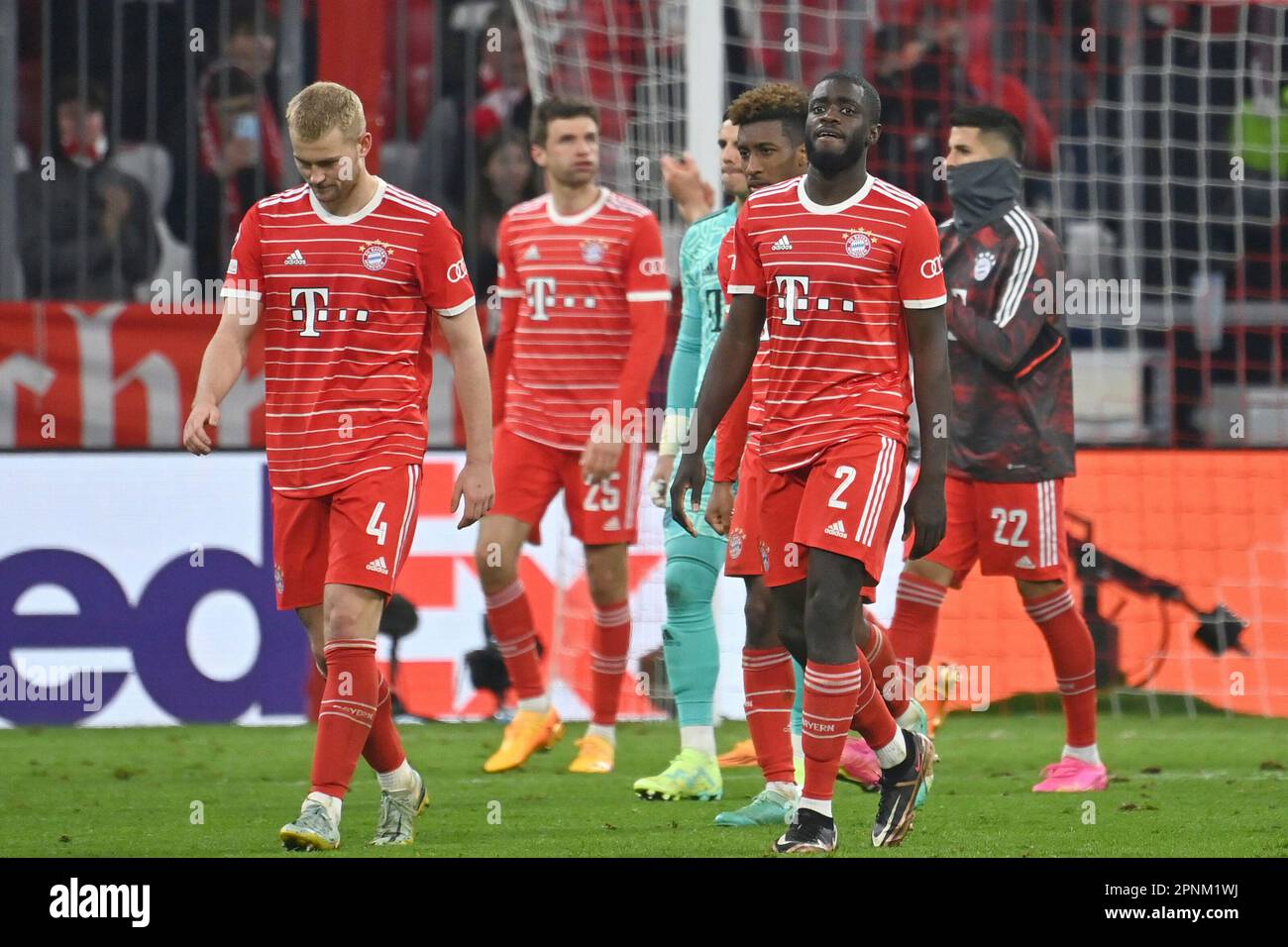 Monaco, Germania. 19th Apr, 2023. Partenza del giocatore Monaco, delusione, frustrata, delusa, frustrata, Deietted, Soccer Champions League/Quarterfinals FC Bayern Munich-Manchester City (ManCity) 1-1 il 19th aprile 2023, ALLIANZAREN A. Credit: dpa/Alamy Live News Foto Stock
