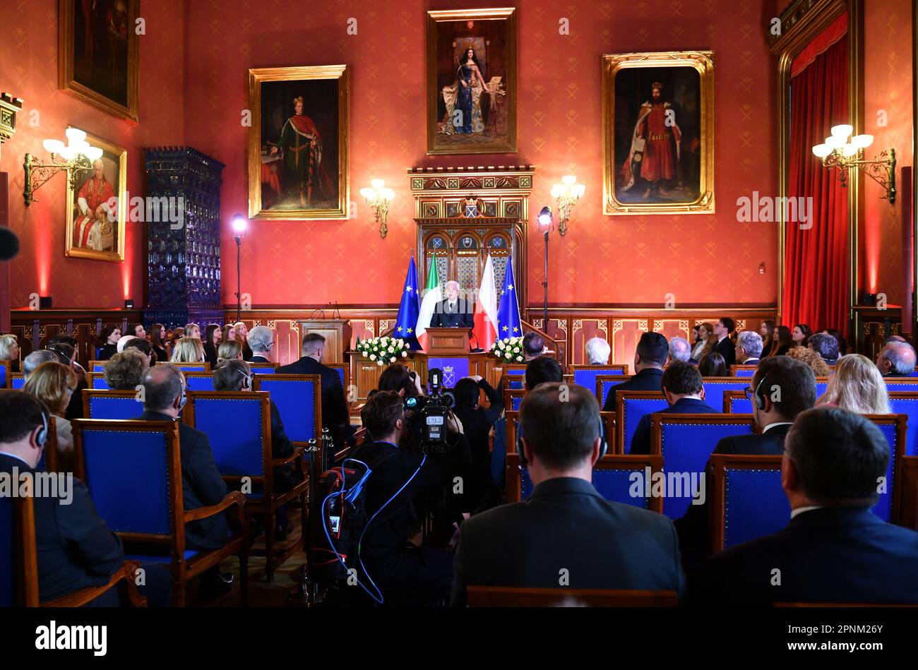 Cracovia, Polonia. 19th Apr, 2023. Il Presidente d'Italia, Sergio Mattarella ha tenuto una conferenza alla Sala del Senato dell'Università Jagellonica. Il Presidente della Repubblica Italiana, Sergio Mattarella, visita Cracovia presso l'Università Jagellonica. (Foto di Alex Bona/SOPA Images/Sipa USA) Credit: Sipa USA/Alamy Live News Foto Stock