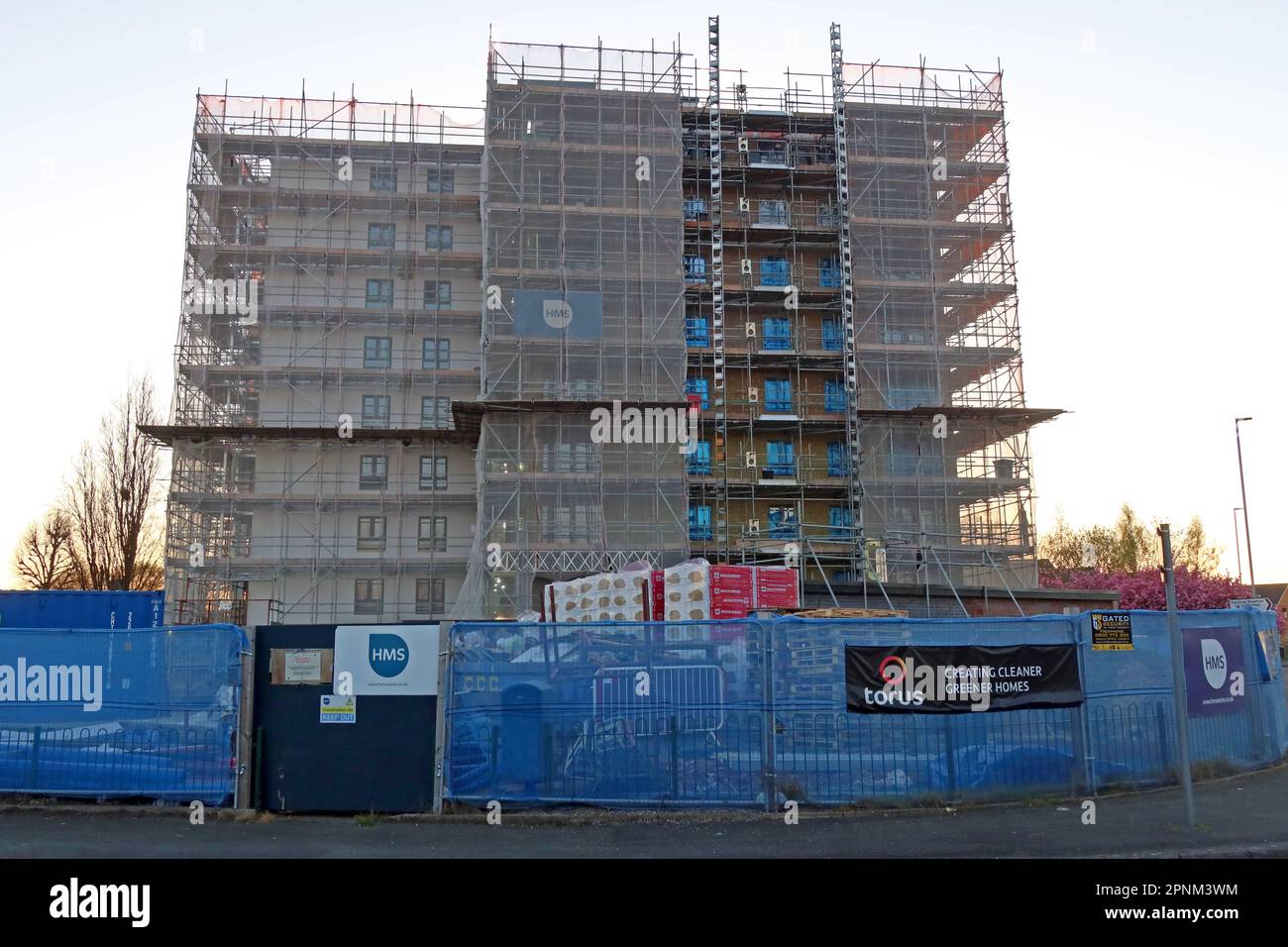 Torus social housing group, ristrutturazione a Kingsway House, Latchford, Warrington, Cheshire, Inghilterra, REGNO UNITO, WA4 1QT Foto Stock
