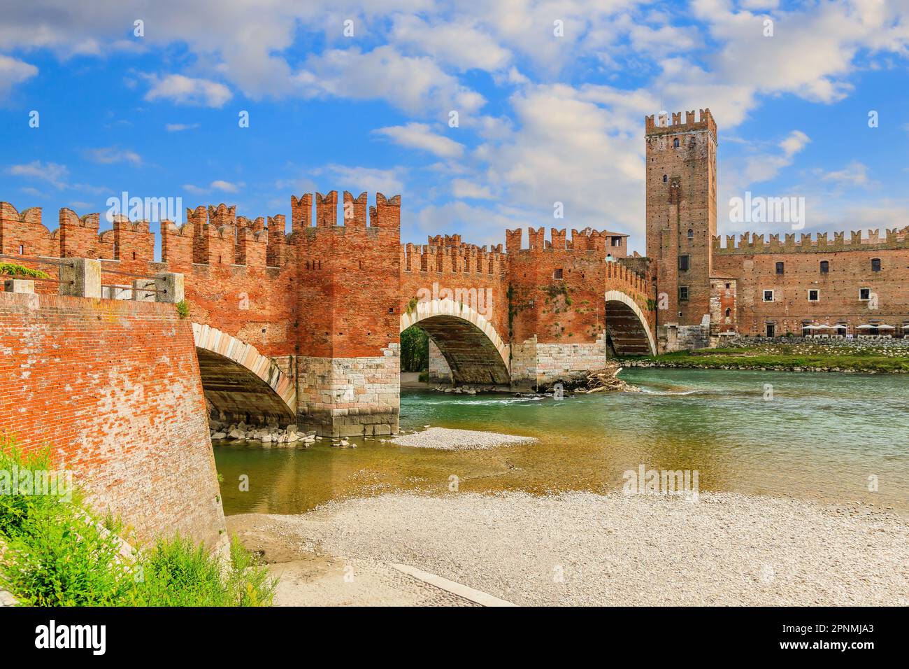 Verona, Italia. Ponte di Castel Vecchio o Ponte Scaligero. Foto Stock