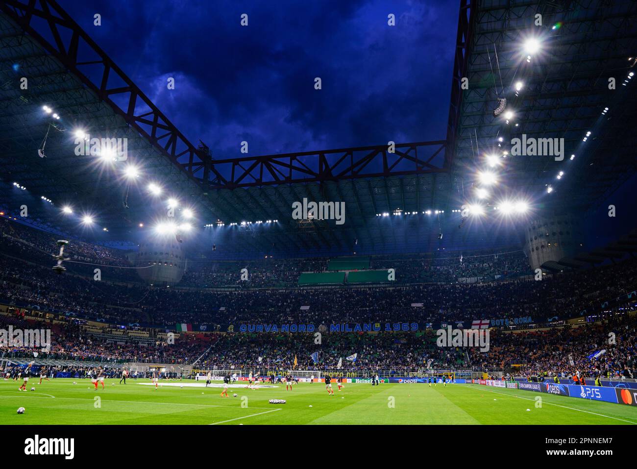 Stadio san siro immagini e fotografie stock ad alta risoluzione - Alamy