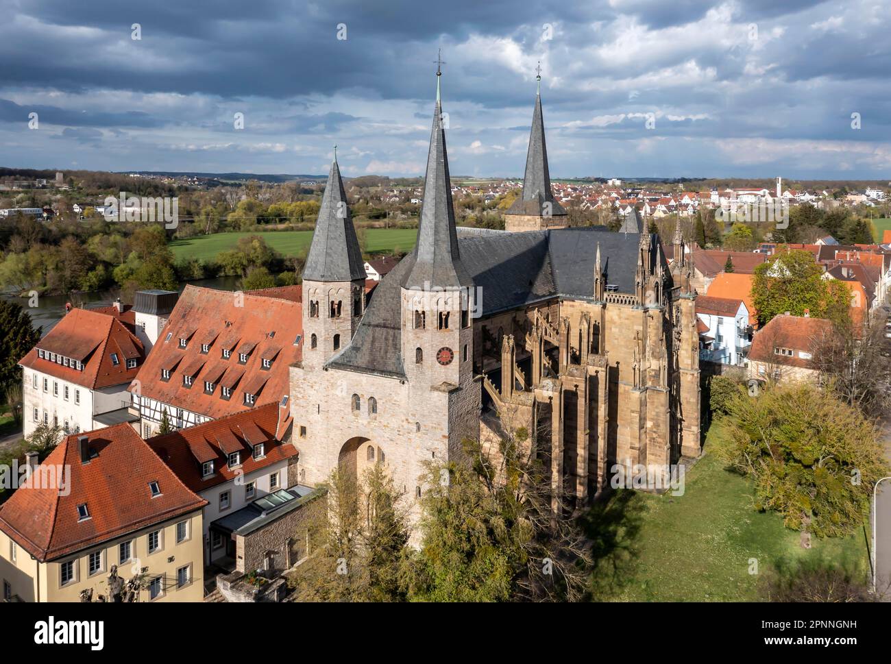 St Chiesa Collegiata di Pietro, uno dei più importanti edifici in stile gotico della Germania, vista esterna, foto del drone, Bad Wimpfen Foto Stock