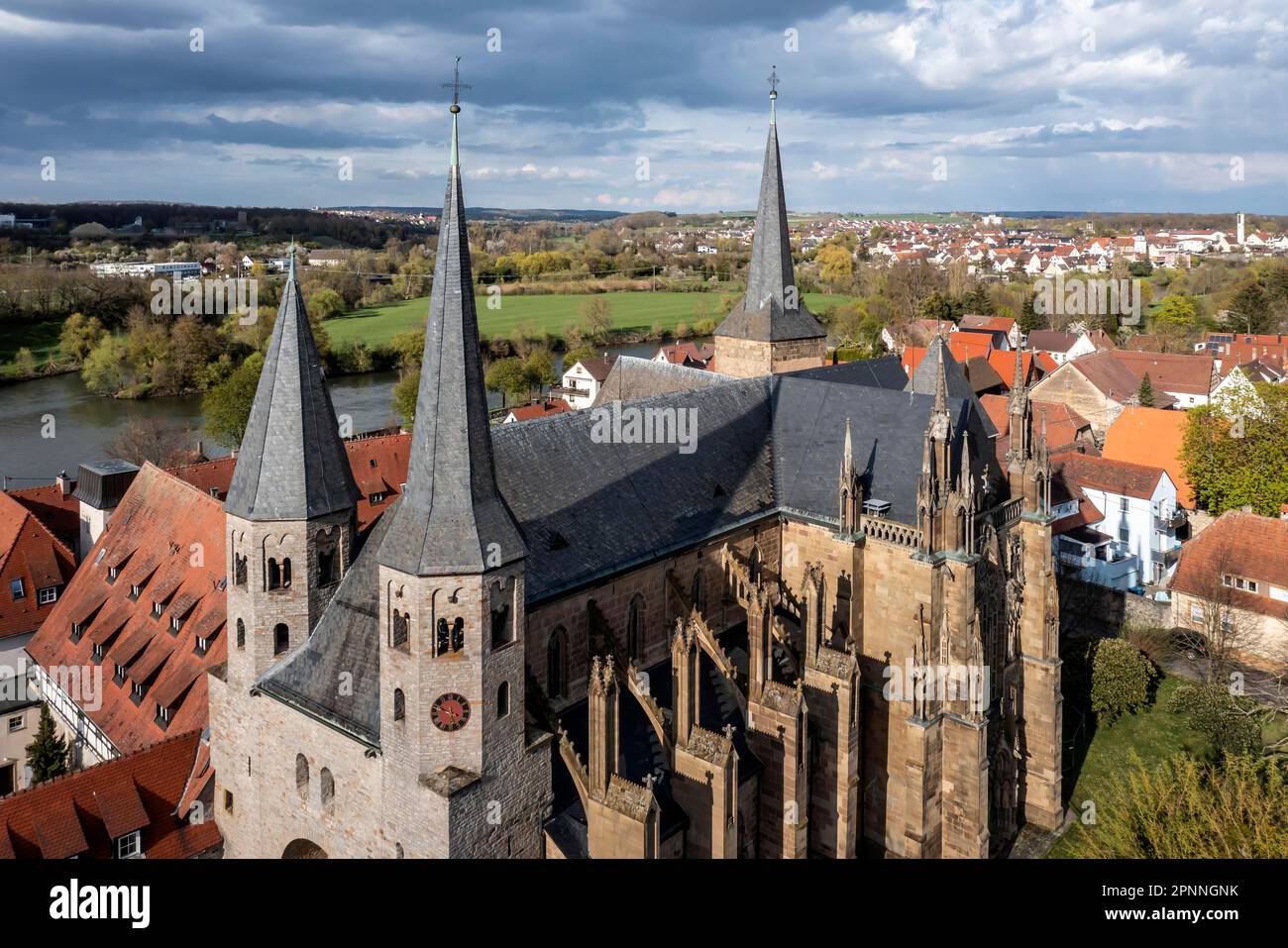 St Chiesa Collegiata di Pietro, uno dei più importanti edifici in stile gotico della Germania, vista esterna, foto del drone, Bad Wimpfen Foto Stock
