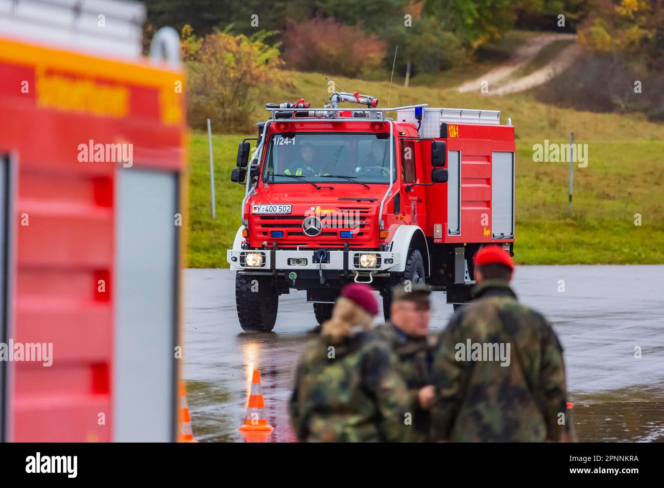 Vigili del fuoco delle forze armate federali tedesche, tipo Unimog, Stetten am kalten Markt, Baden-Wuerttemberg, Germania Foto Stock