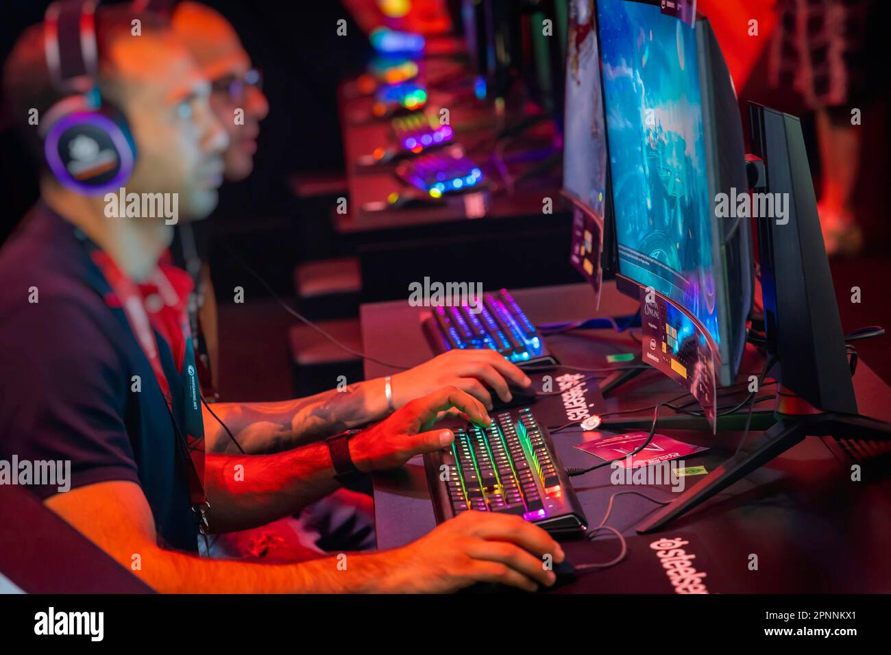Giocatori sullo schermo, giochi per computer, Colonia, Nord Reno-Westfalia, Germania Foto Stock