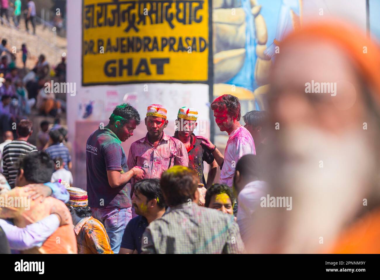 Holi Festival, festival di primavera indiano, festival tradizionale dei colori, vista della città di Varanasi, Utttar Pradesh, India Foto Stock