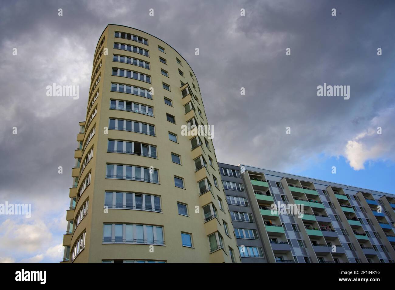 Condominio nel quartiere Hohenschoenhausen, Lichtenberg, Berlino, Germania Foto Stock