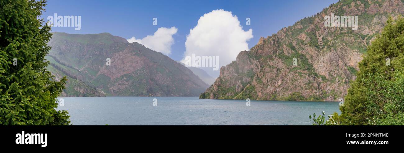 Parco naturale di Sary-Chelek, un'area protetta situata in Kirghizistan. Ospita una vasta gamma di specie vegetali e animali, tra cui sever Foto Stock