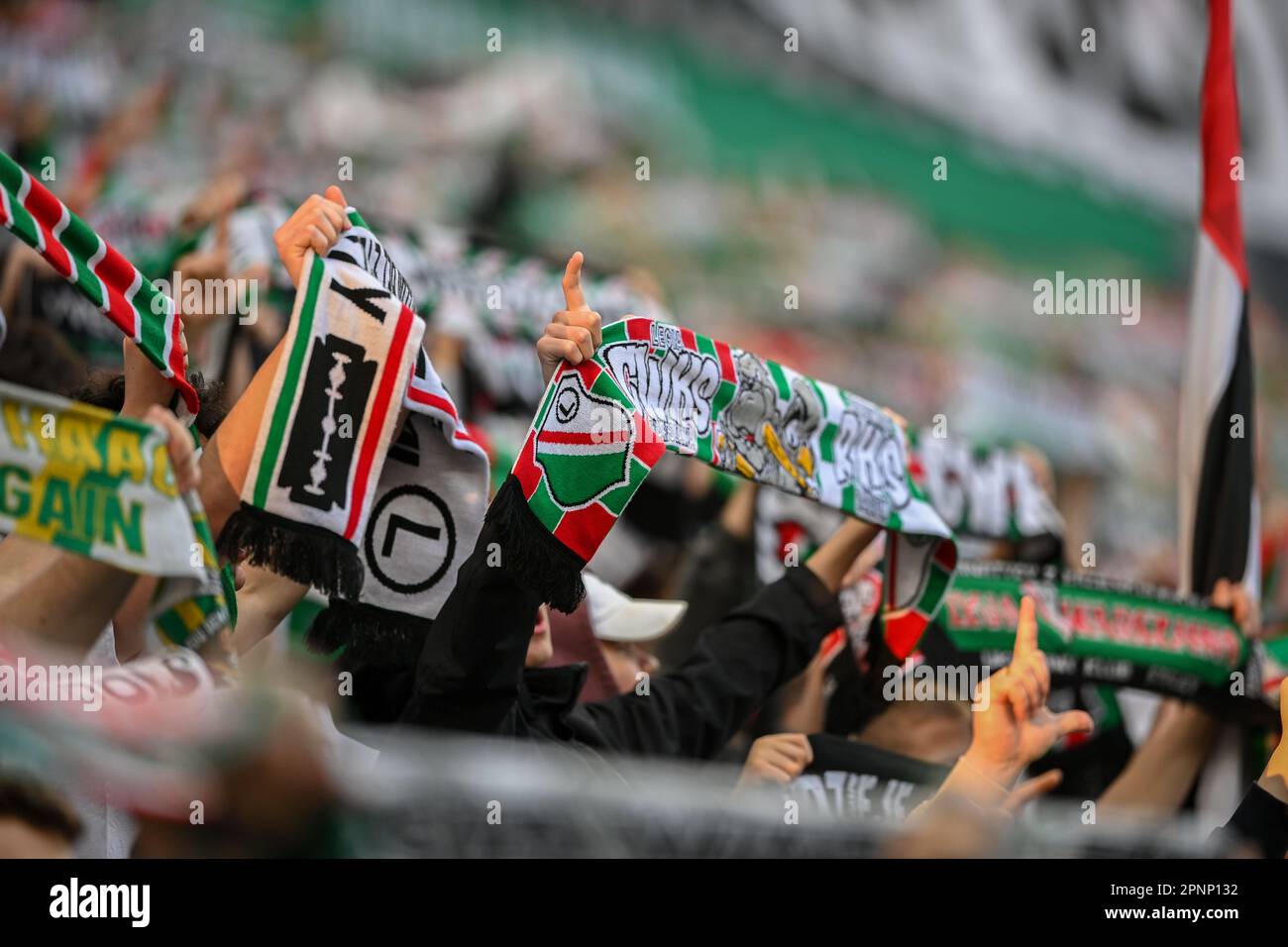 VARSAVIA, POLONIA - 16 APRILE 2023: Campionato di calcio polacco T-Mobile Ekstraklasa o/p: Tifosi della Legia Foto Stock