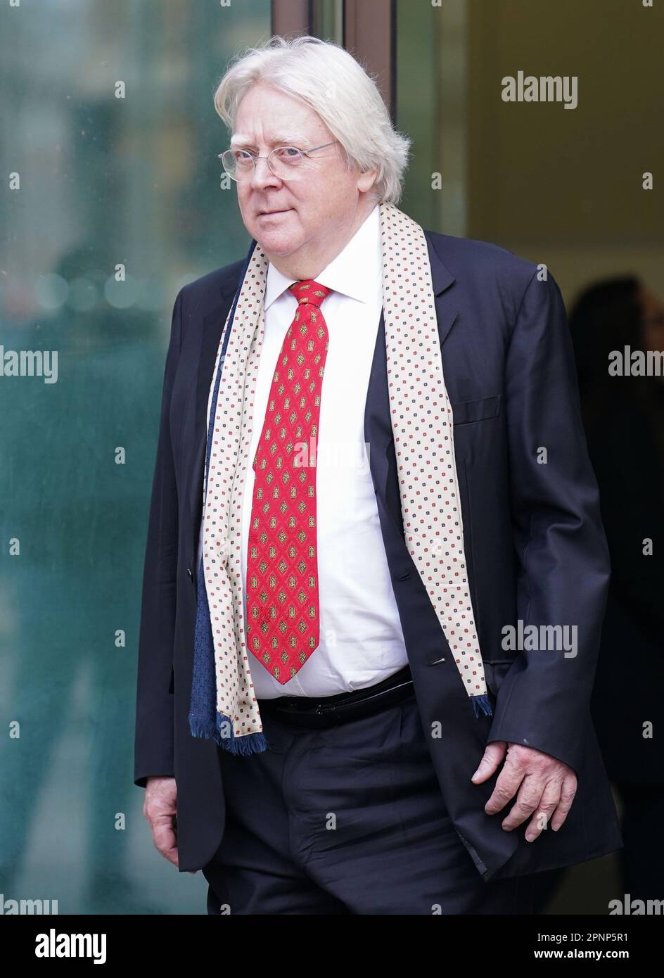 Gerald Smith lascia la Westminster Magistrates Court, Londra, dove viene accusato di frode legata a un prestito di ritorno di Covid del £50.000. Data immagine: Giovedì 20 aprile 2023. Foto Stock