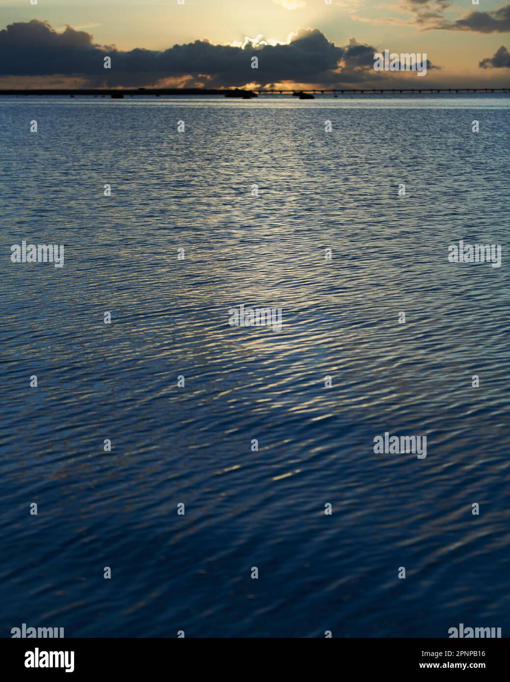 mare al tramonto Foto Stock