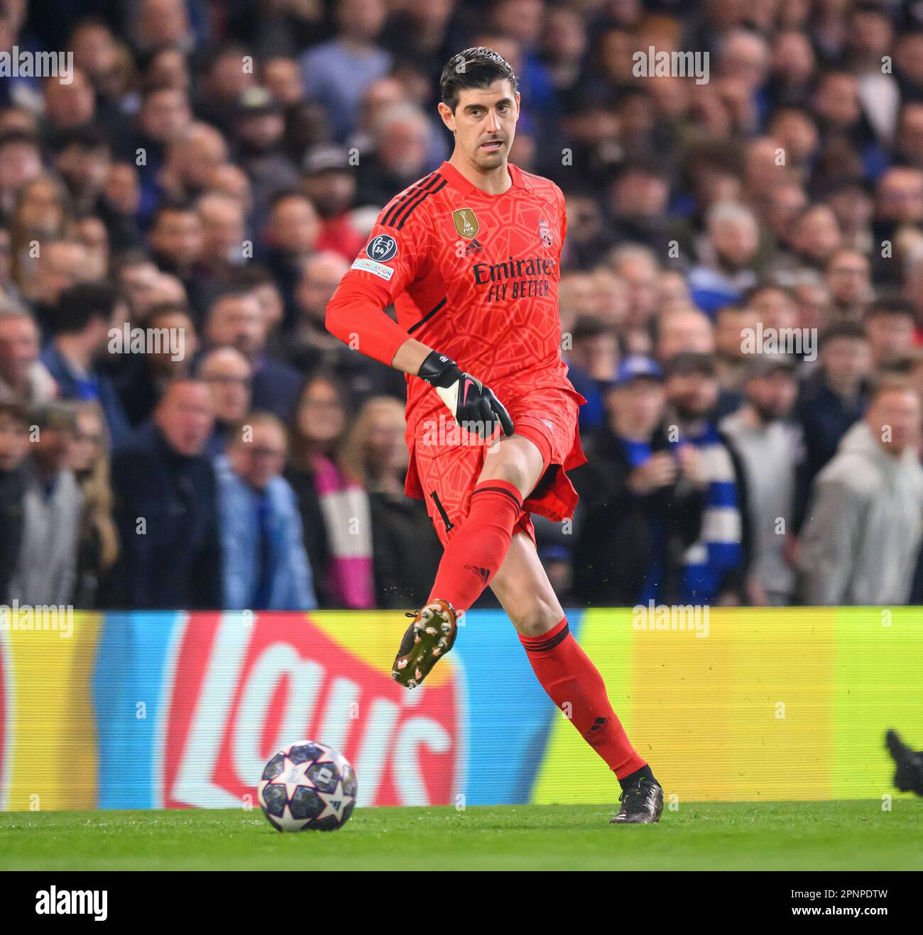 Londra, Regno Unito. 18th Apr, 2023. 18 Apr 2023 - Chelsea / Real Madrid - UEFA Champions League - Stamford Bridge. Thibaut Courtois del Real Madrid durante la partita della Champions League a Stamford Bridge, Londra. Picture Credit: Notizie dal vivo su Mark Pain/Alamy Foto Stock