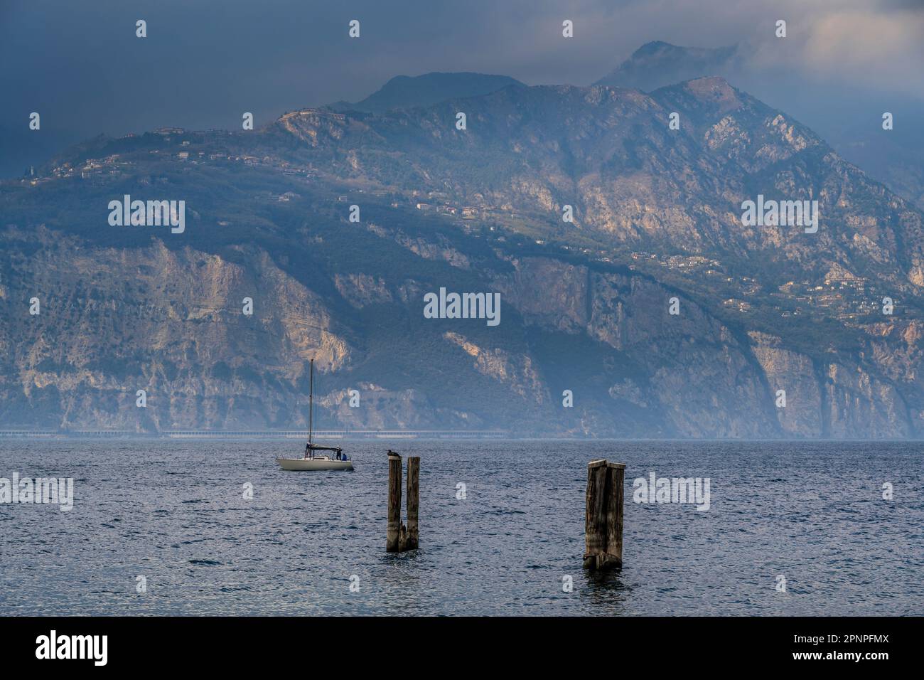 Vista panoramica sul Lago di Garda, Malcesine, Veneto, Italia Foto Stock