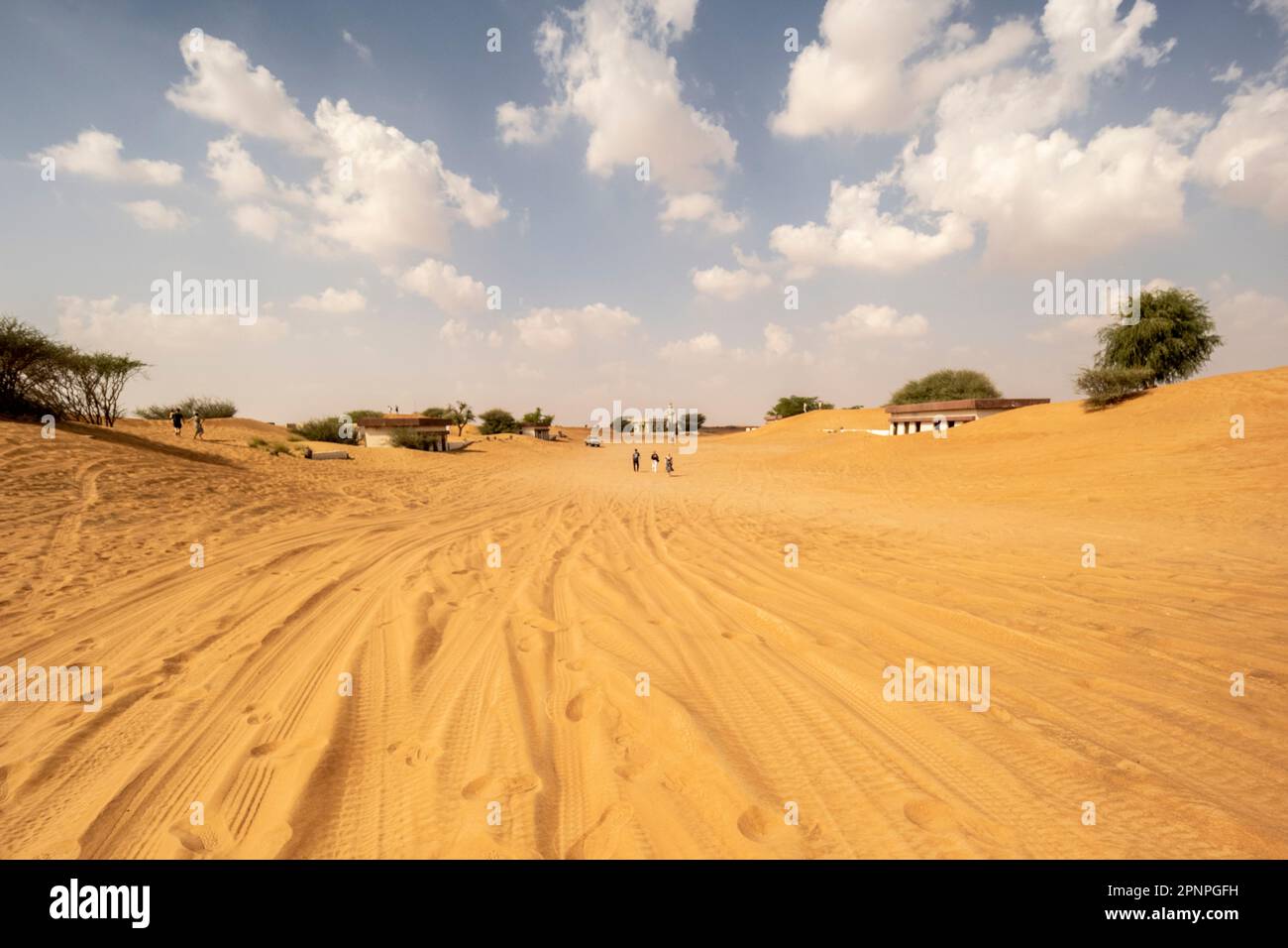 Al Madam è un villaggio deserto a Dubai. Il tempo e la sabbia hanno superato gli edifici che sono stati scartati molti anni fa. Era Anneis una città interna di Foto Stock