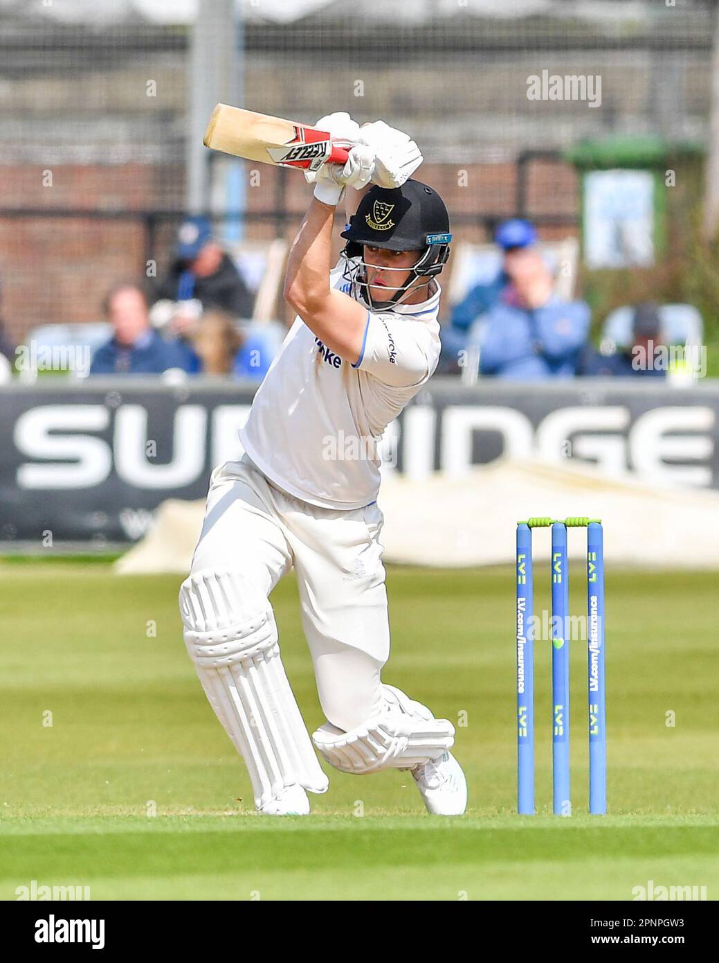 Hove UK 20th Aprile 2023 - Alistair Orr of Sussex battendo contro lo Yorkshire durante la partita di cricket LV= Insurance County Championship al 1st Central County Ground di Hove : Credit Simon Dack /TPI/ Alamy Live News Foto Stock