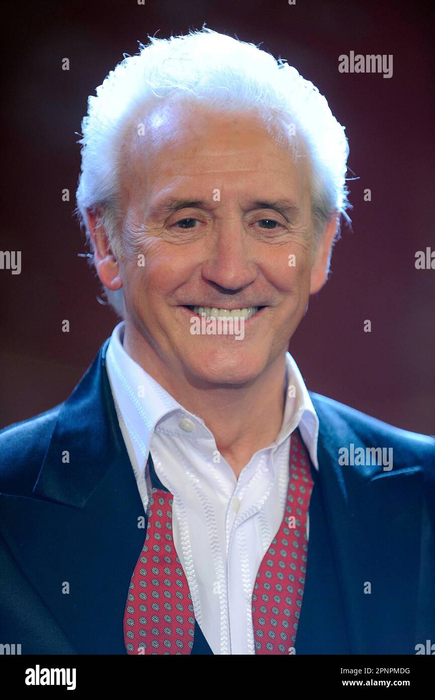 FOTO DI ARCHIVIO: Tony CHRISTIE turns 80 on April 25, 2023, Tony CHRISTIE,USA,Saenger,Portraet. I più bei successi natalizi con Carmen Nebel su ZDF il 2nd dicembre 2009. ?SVEN SIMON, Princess-Luise-Str.41#45479 Muelheim/Ruhr#tel.0208/9413250#fax 0208/9413260#conto bancario GLSB n.: 4030 025 100, BLZ 430 609 67#www.SvenSimon.net #email:SvenSimon@t-online.de. Foto Stock