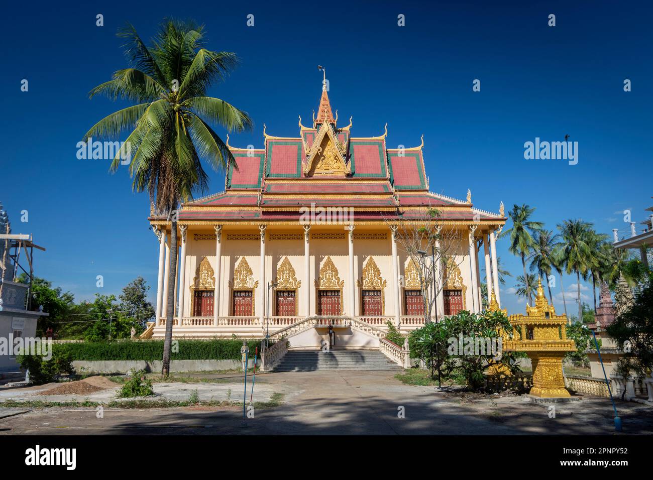 Esterno pagoda tempio buddista a Chhlong vicino a Kratie in cambogia Foto Stock