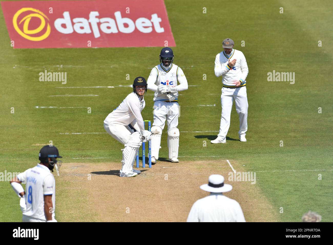 Hove UK 20th Aprile 2023 - Tom Alsop battendo per il Sussex contro lo Yorkshire durante la partita di cricket LV= Insurance County Championship al 1st Central County Ground di Hove : Credit Simon Dack /TPI/ Alamy Live News Foto Stock