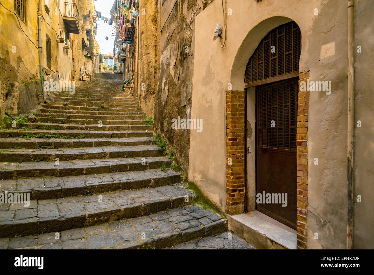 Napoli, il Pallonetto del borgo antico di Santa Lucia tra storia, e
