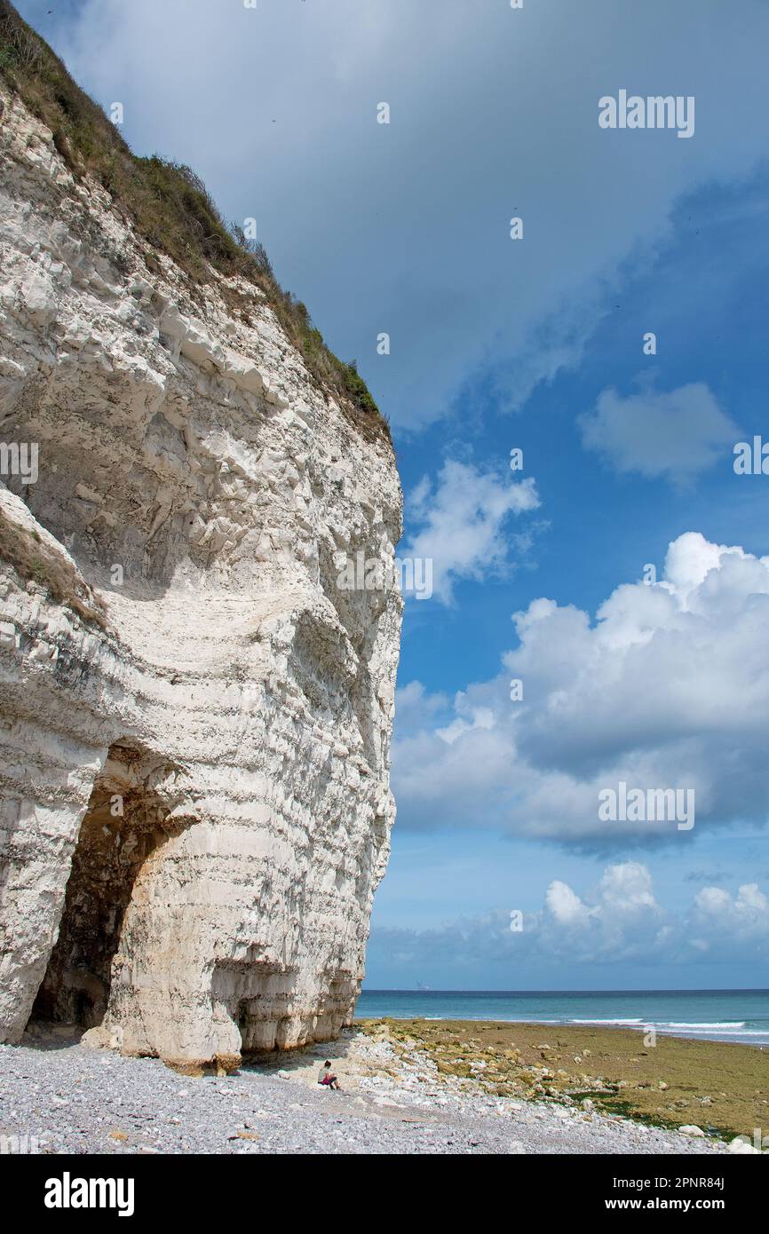 Yport, Falaise d'Aval con ingresso alla grotta Foto Stock