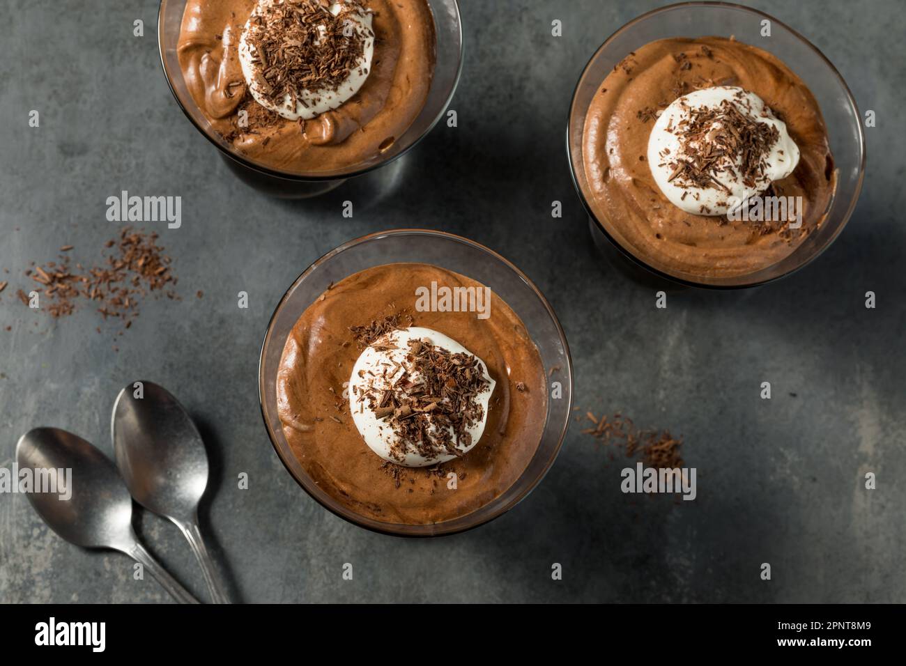 Mousse al cioccolato dolce ricco Dessert in un bicchiere Foto Stock