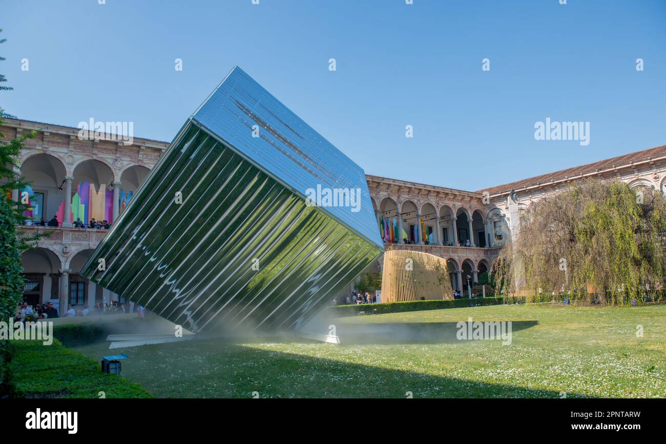 Milano Italia Aprile 19th 2023:Università Statale di Milano con installazioni artistiche per il off-show Foto Stock