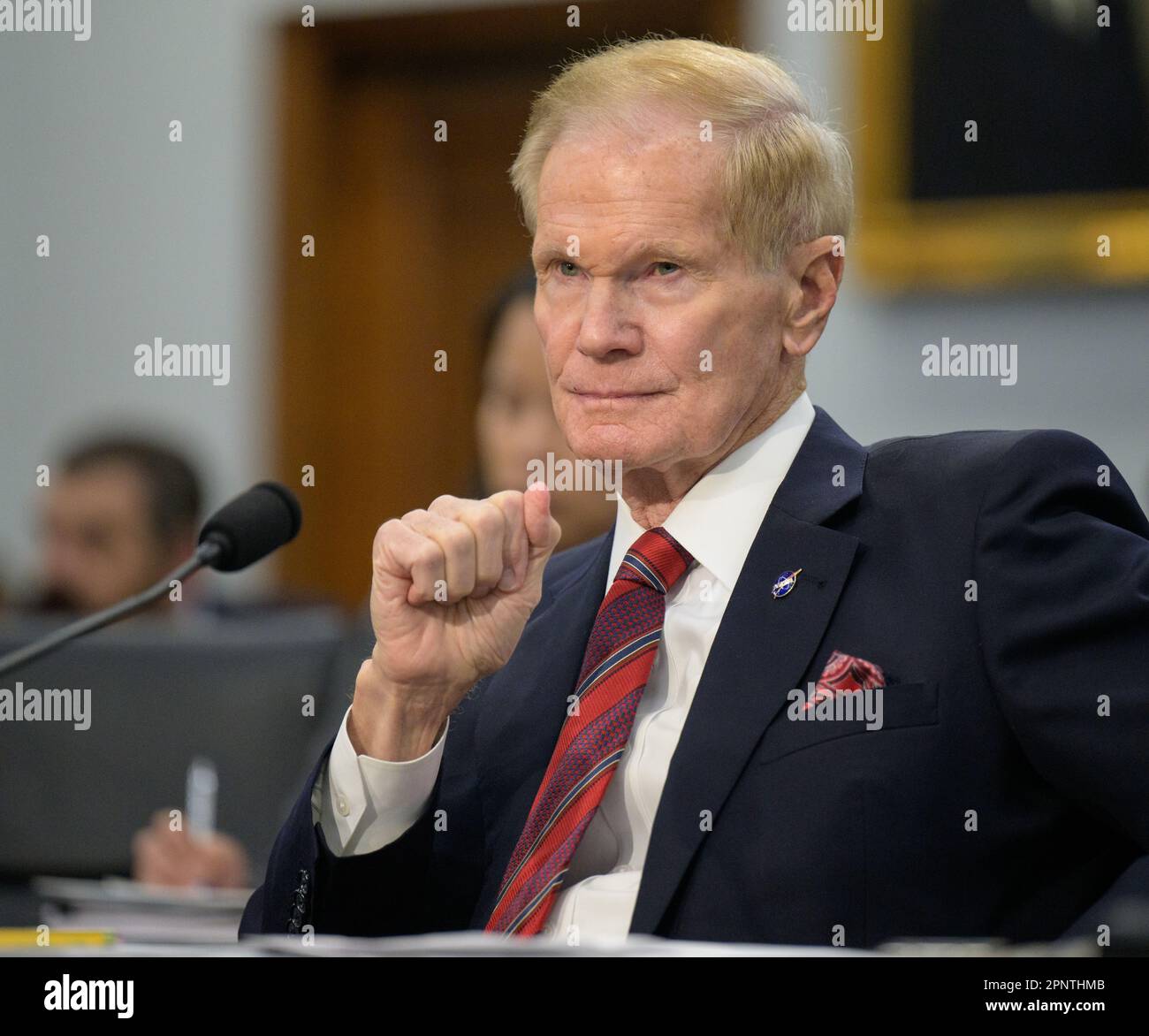 Washington, Stati Uniti d'America. 19th Apr, 2023. Washington, Stati Uniti d'America. 19 aprile 2023. L'amministratore della NASA Bill Nelson testimonia davanti alla sottocommissione della Camera sulla giustizia del Commercio Scienza e agenzie correlate durante un'audizione sulla richiesta di bilancio per l'anno fiscale 2024 presso il Rayburn House Office Building, 19 aprile 2023 a Washington, DC Credit: Bill Ingalls/NASA/Alamy Live News Foto Stock