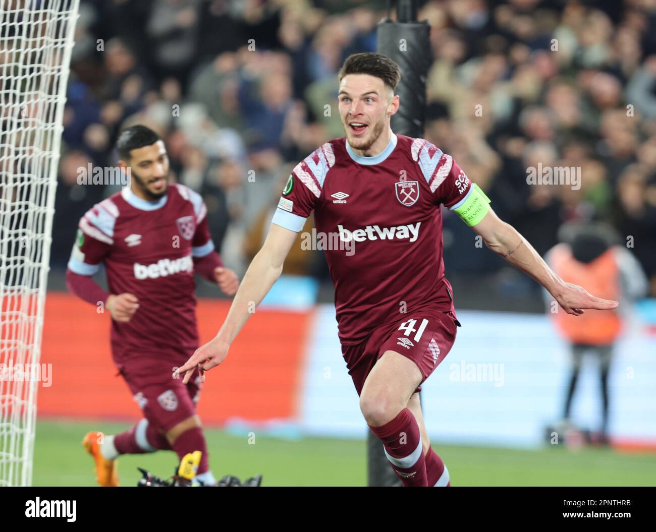 Londra, Regno Unito. 20th Mar, 2023. Il Declan Rice di West Ham United celebra la sua partita di calcio di seconda tappa durante la UEFA Europa Conference League, il quarto finale, tra West Ham United e KAA Gent allo stadio di Londra, Londra il 20th aprile 2023 Credit: Action Foto Sport/Alamy Live News Foto Stock