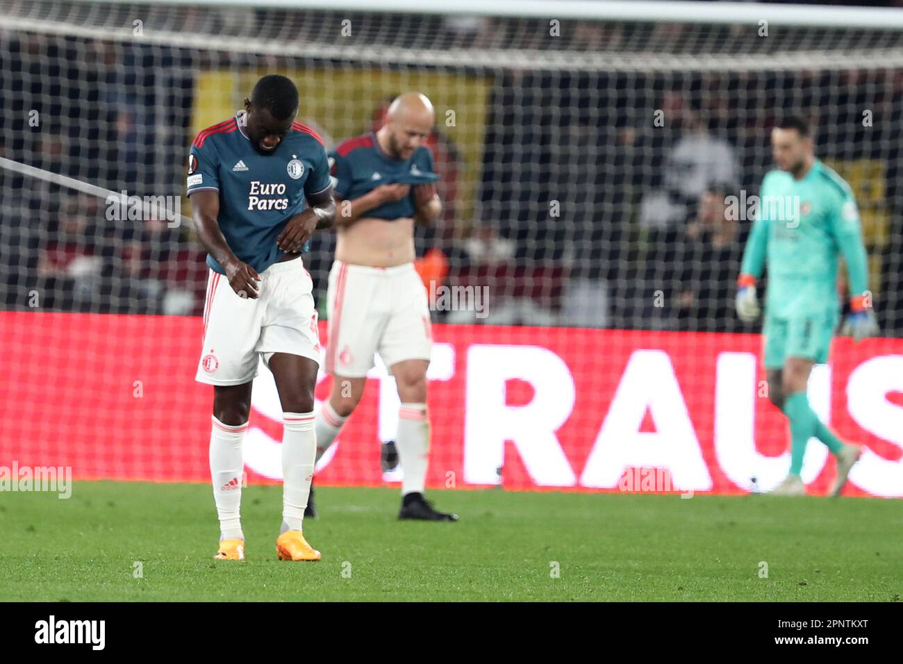 Roma, Italia. Aprile 20, 2023. Delusione Feyenoord giocatori dopo dybala punteggio nella partita di calcio UEFA Europa League 2023, quarti di finale, COME Roma vs Feyenoord allo stadio olimpico di Roma, Italia. Credit: Independent Photo Agency/Alamy Live News Foto Stock