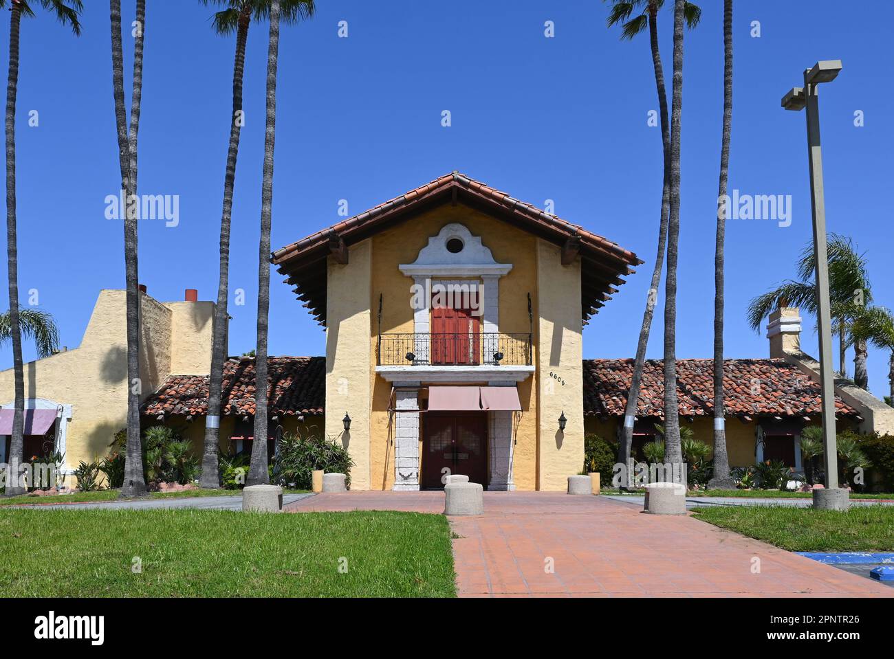 LONG BEACH, CALIFORNIA - 19 Apr 2023: Ex ristorante El Torito nel Marketplace sulla Pacific Coast Highway. Foto Stock