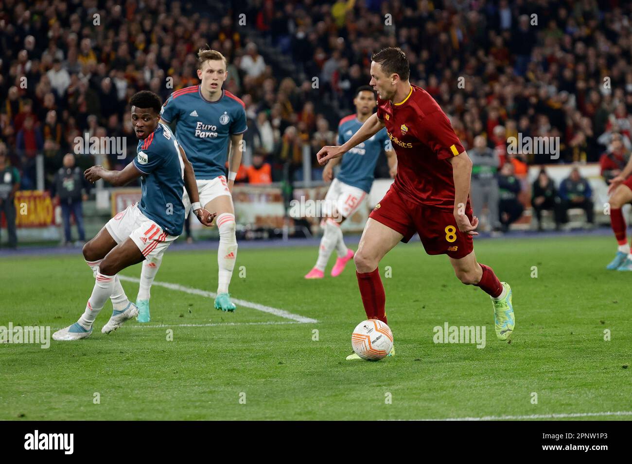 Roma, Italia. 20th Apr, 2023. Stadio Olimpico, Roma, Italia, 20 aprile 2023, Nemanja Matic di AS Roma durante le finali trimestrali - Roma vs Feyenoord - calcio Europa League Match Credit: Live Media Publishing Group/Alamy Live News Foto Stock