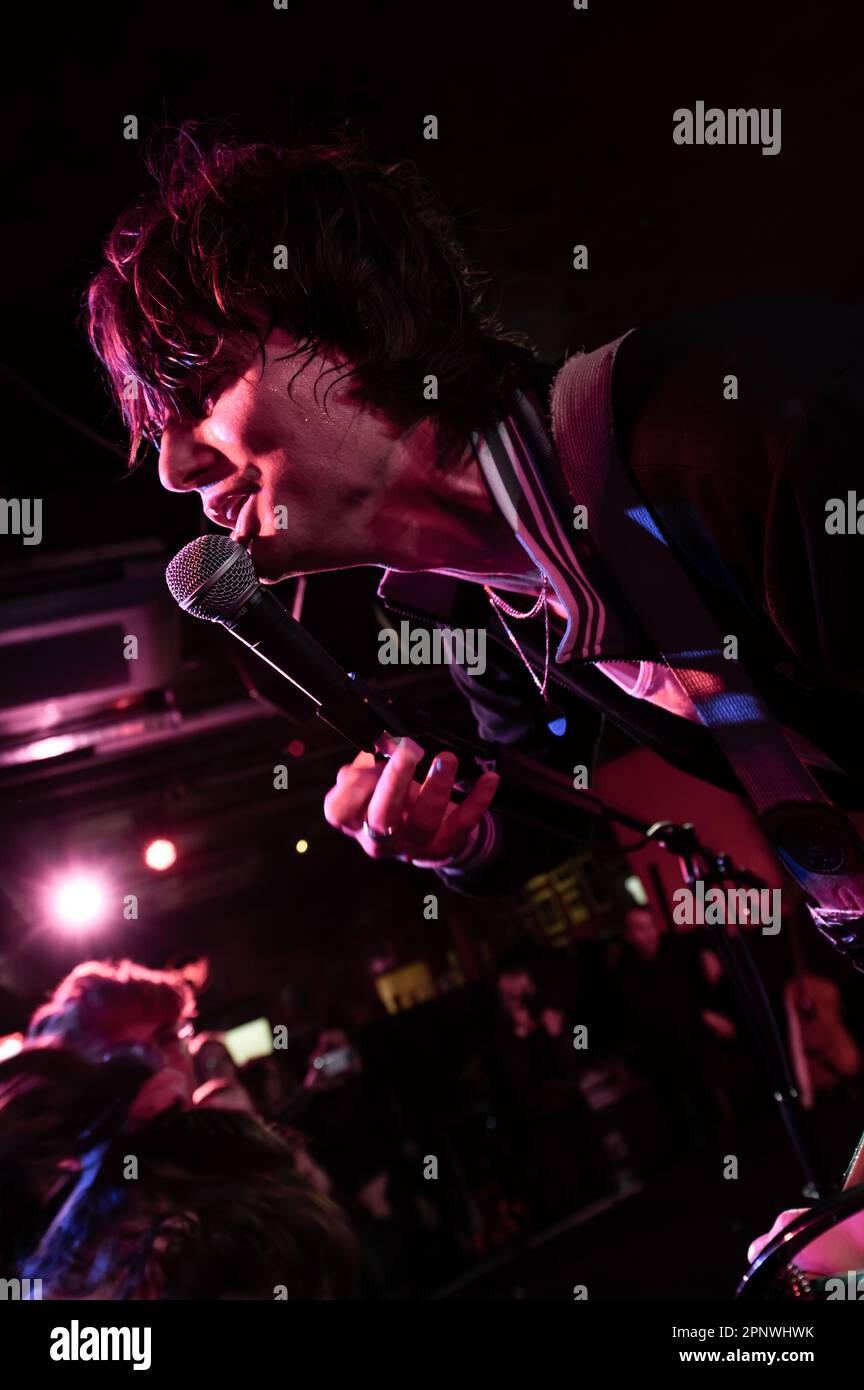 Londra, Regno Unito, 20th aprile 2023. Trampolene headline il leggendario 100 Club di Londra Oxford Street, allietato da una folla adorante. Credit: Cristina Massei/Alamy Live News Foto Stock