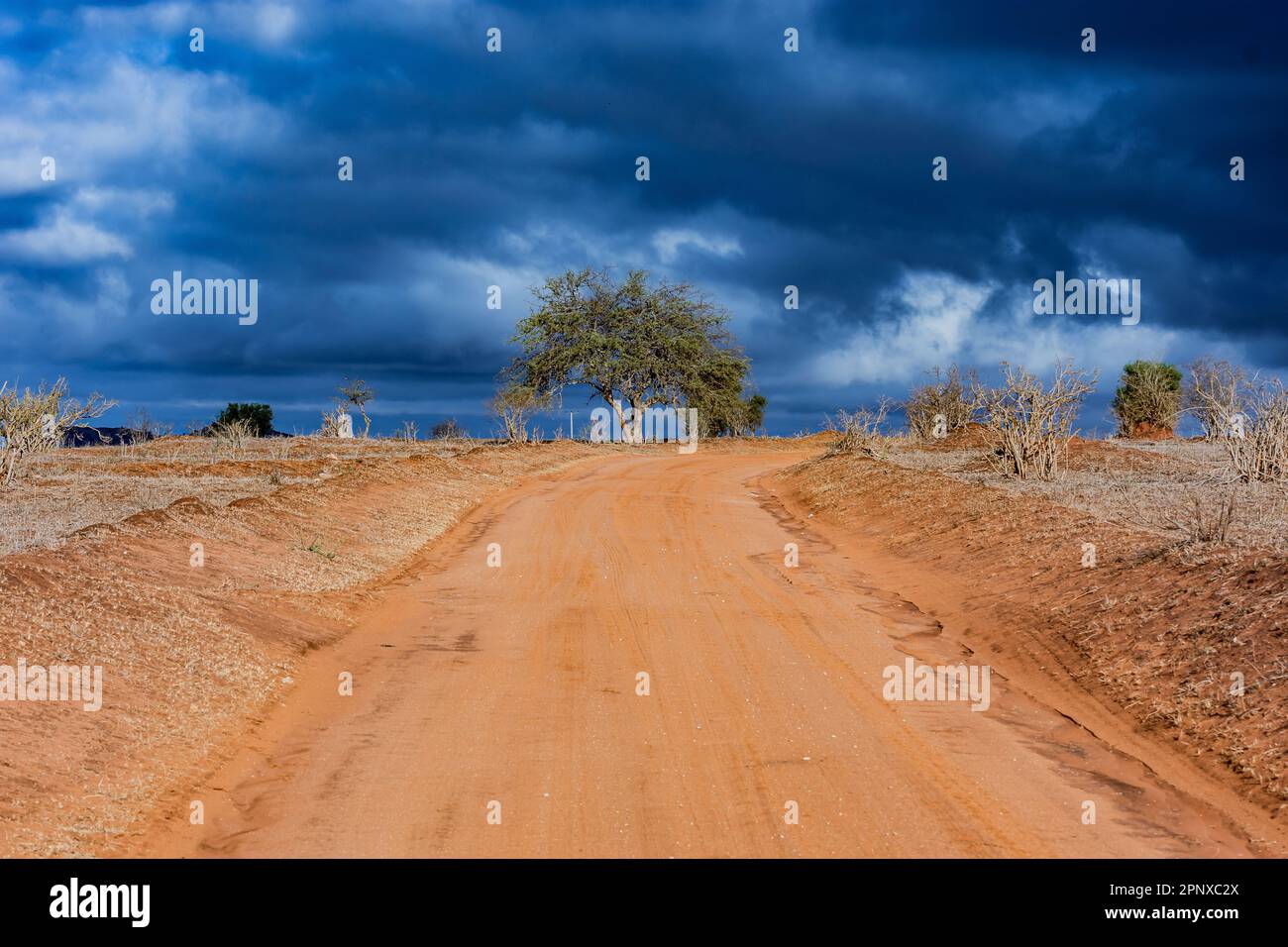 Quando il cielo e la strada si incontrano Foto Stock
