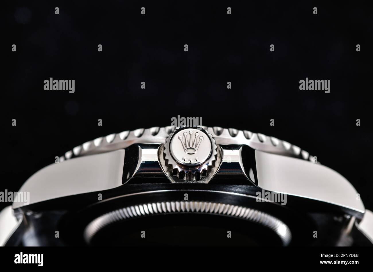 Bangkok Thailandia - Febbraio 20,2022 : Vista ravvicinata del lato di un orologio Rolex GMT-Master II 'Batman'40mm Steel Ceramic Wrist Watch uomo Foto Stock