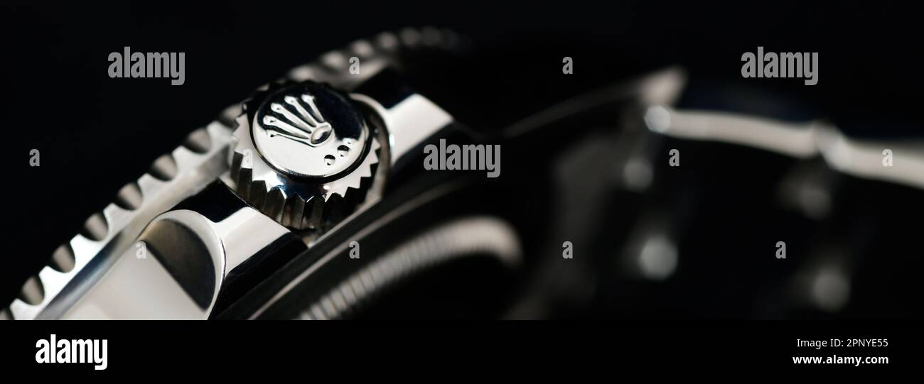 Bangkok Thailandia - Febbraio 20,2022 : Vista ravvicinata del lato di un orologio Rolex GMT-Master II 'Batman'40mm Steel Ceramic Wrist Watch uomo Foto Stock