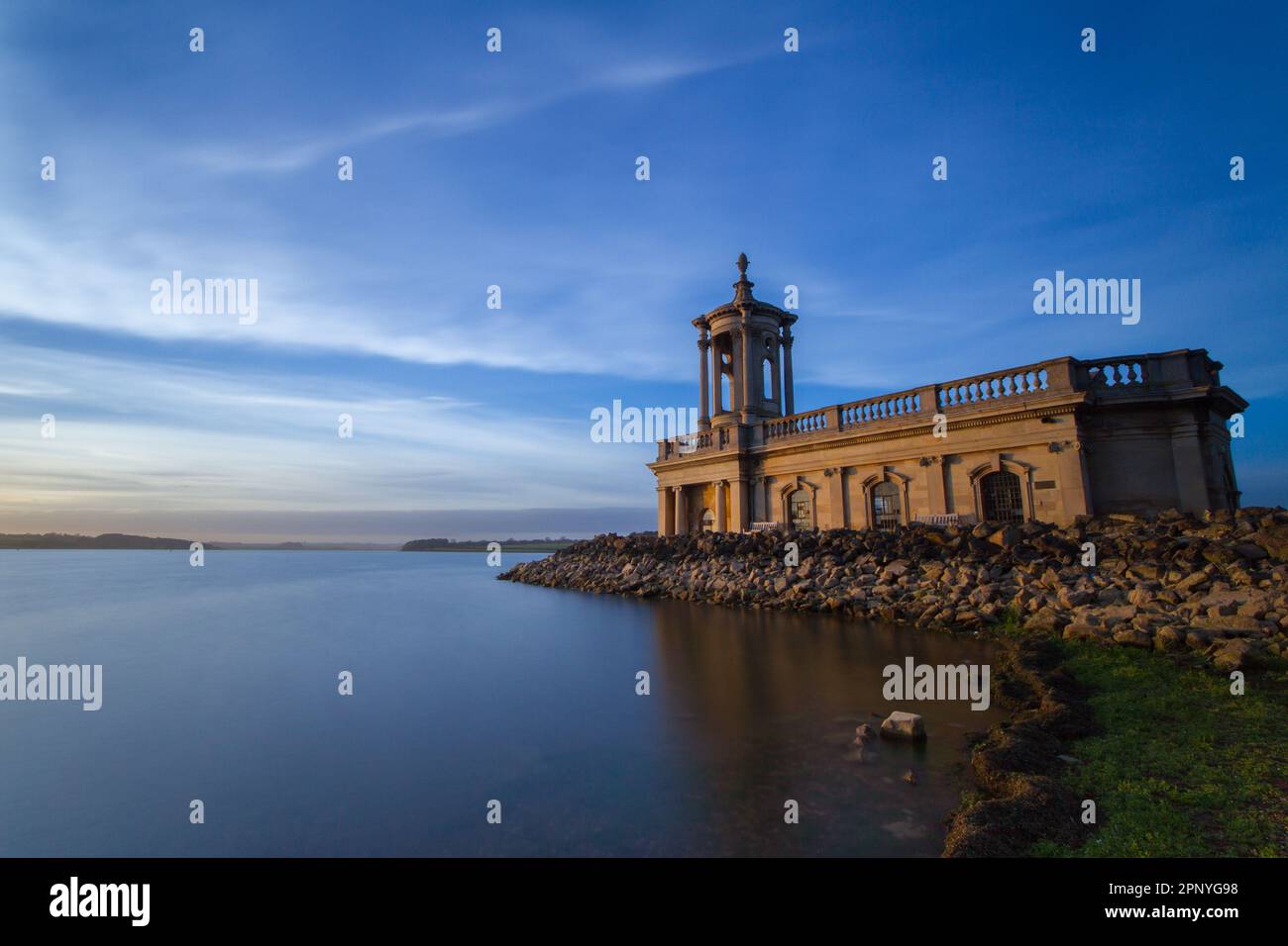 Normanton Chiesa a Rutland acqua Foto Stock