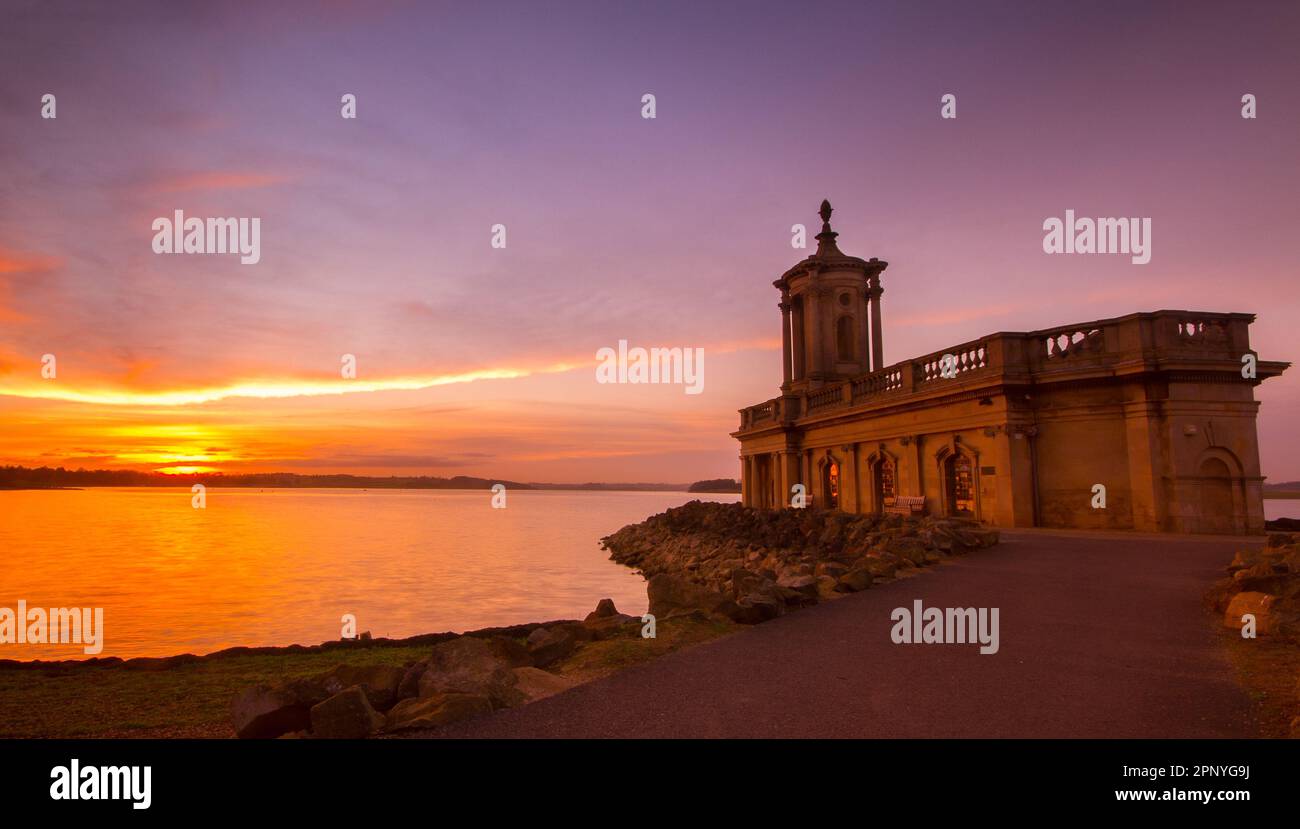Normanton Chiesa a Rutland acqua Foto Stock