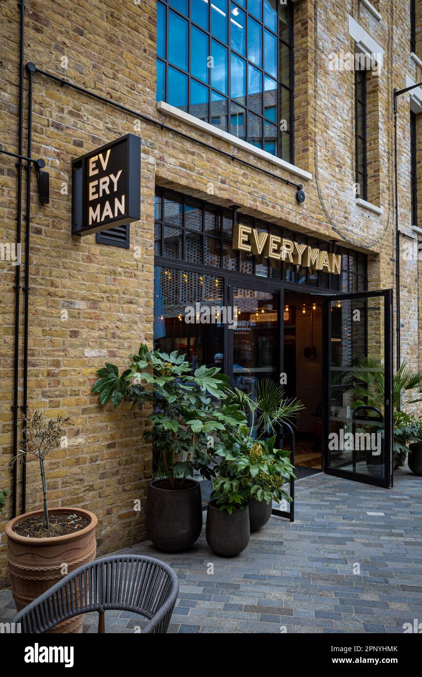 Everyman Borough Yards - Everyman Cinema Borough Market Londra. Cinema di lusso e cocktail bar, aperto nel 2022. Everyman Cinema London Bridge. Foto Stock