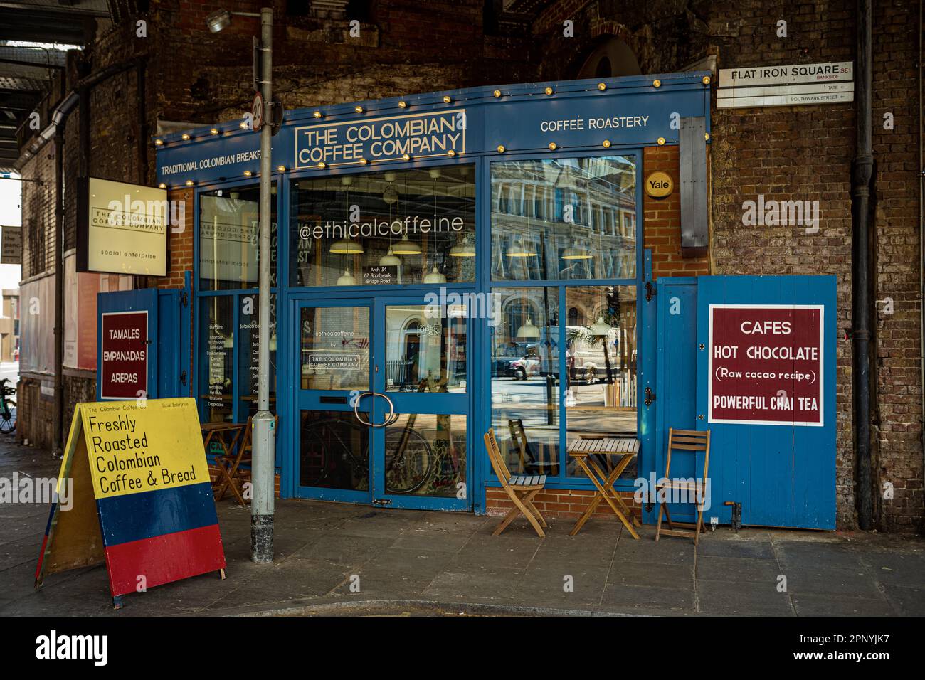 Colombian Coffee Company Coffee Shop & Roaesty Flat Iron Square al 87 di Southwark Bridge Rd Londra. Fornitore di caffè di origine etica. Foto Stock