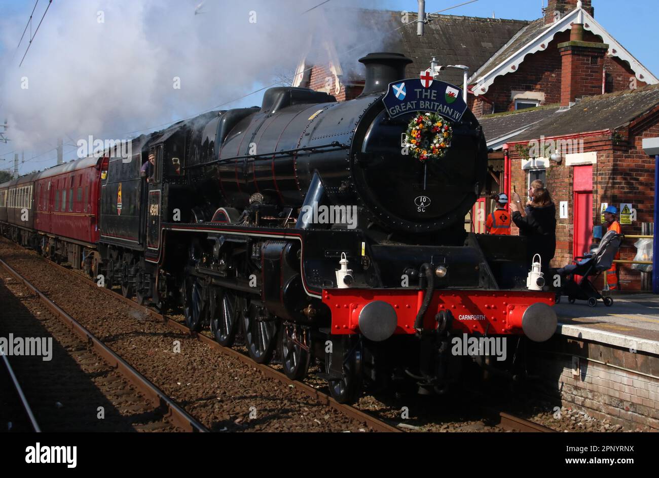 Locomotiva a vapore di classe Jubilee 45690 Leander, stazione di Layton, Blackpool giorno di trasporto 7 del treno speciale di Gran Bretagna XV tour ferroviario il 21st aprile 2023. Foto Stock