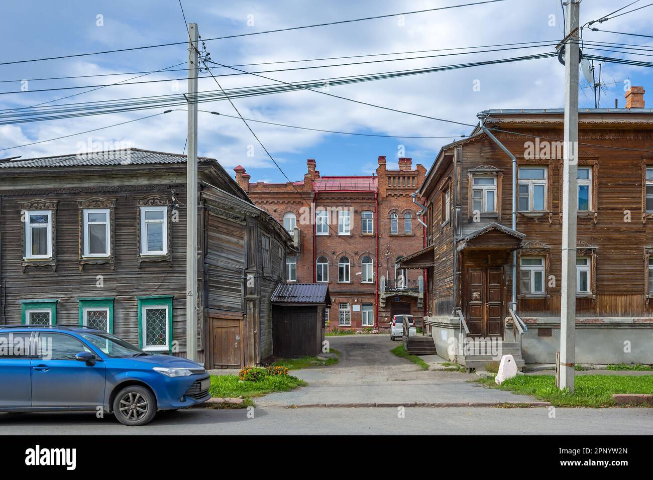 Tomsk, edifici di appartamenti in legno in via Krylova Foto Stock