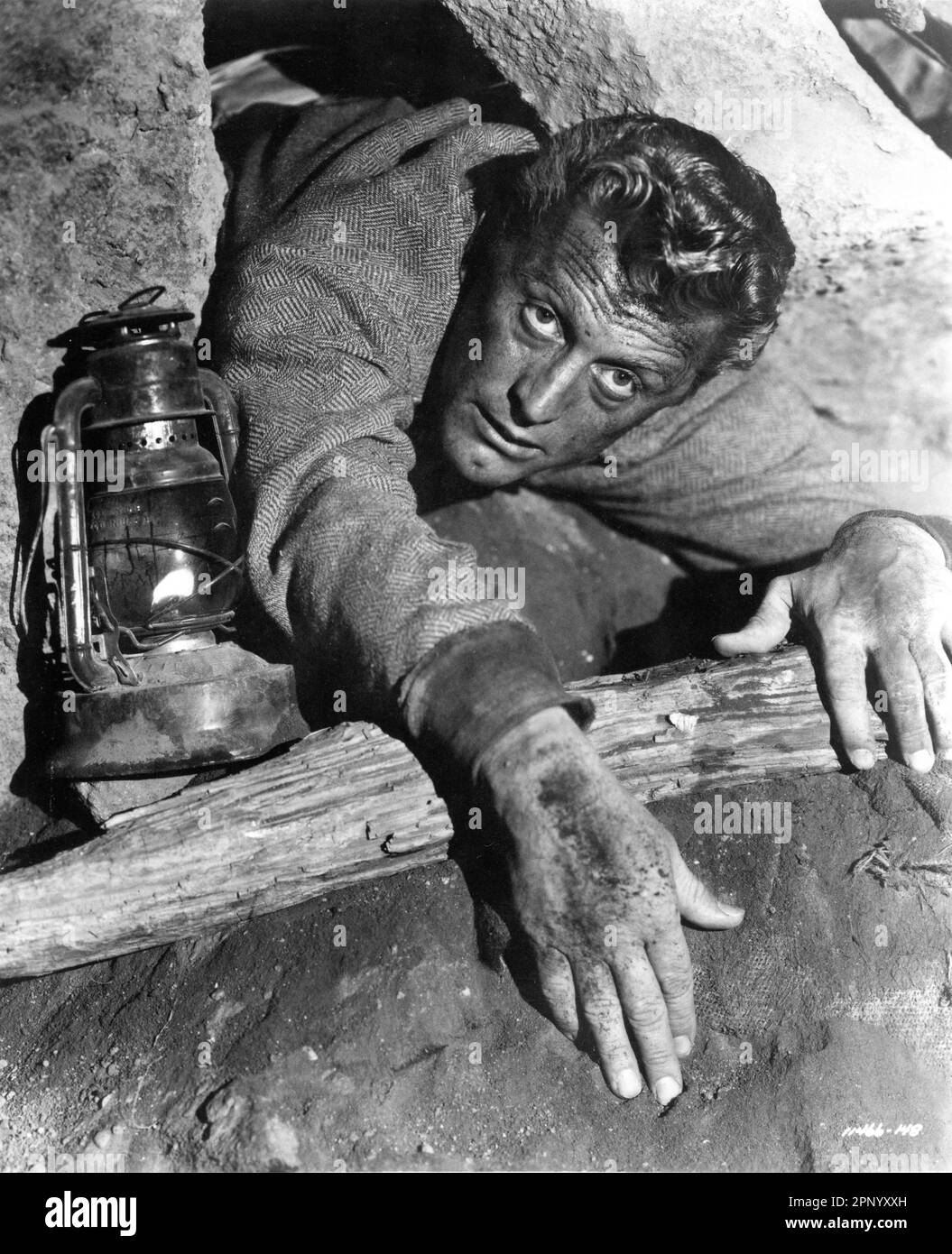 KIRK DOUGLAS in ACE IN THE HOLE / THE BIG CARNIVAL 1951 regista / produttore BILLY WILDER musica Hugo Friedhofer Paramount Pictures Foto Stock