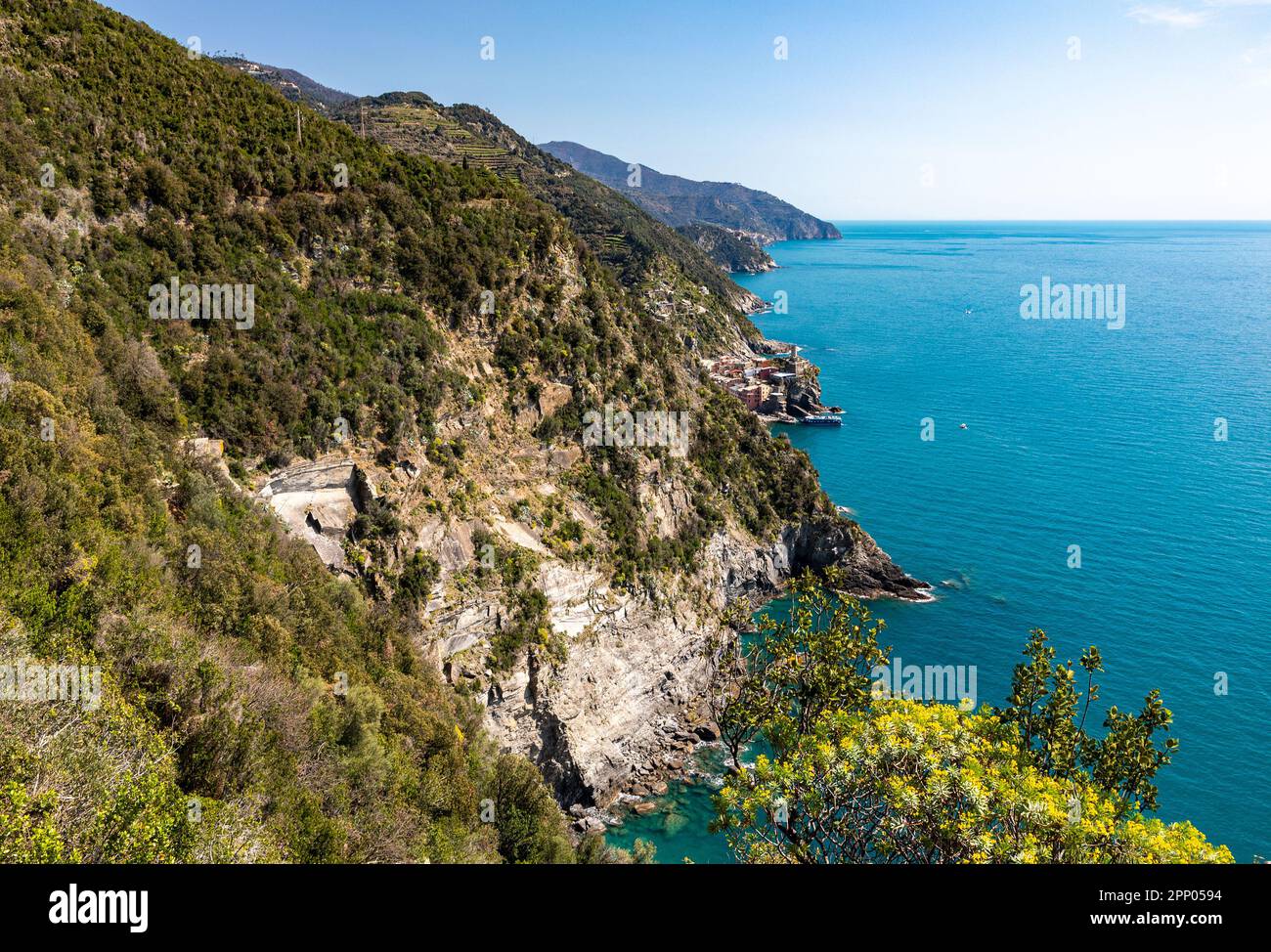Vernazza, Corniglia e Manarola viste dal Sentiero Azzurro tra Vernazza e  Monterosso al Mare, cinque Terre, Liguria, Italia Foto stock - Alamy