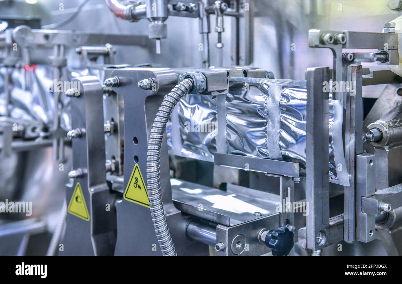 Lamina di alluminio sacchetto di confezionamento industriale macchina moderna per linea di confezionamento Foto Stock