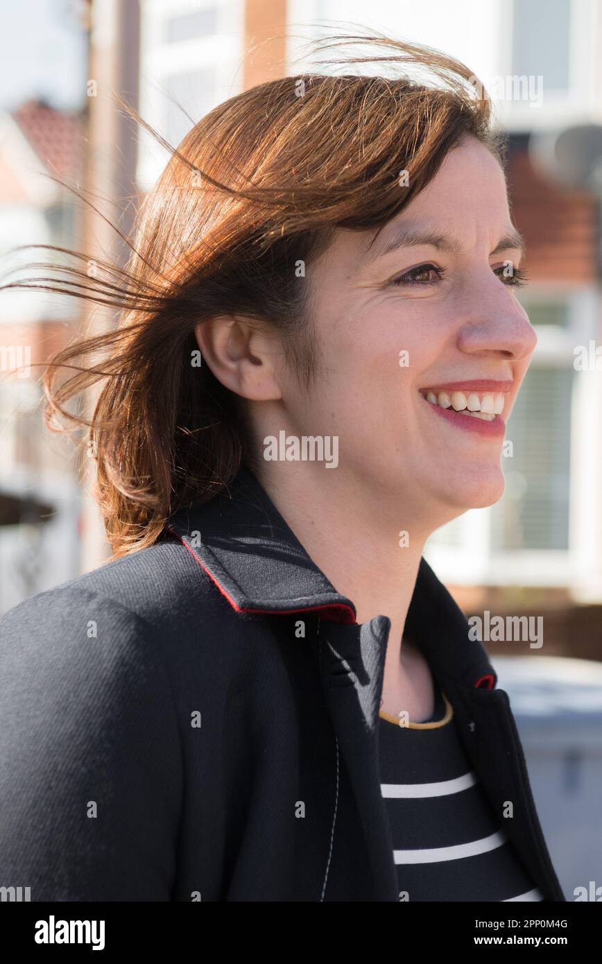 Bridget Phillipson MP, Shadow Secretary of state for Education, campagna elettorale nelle elezioni locali di maggio. Foto Stock