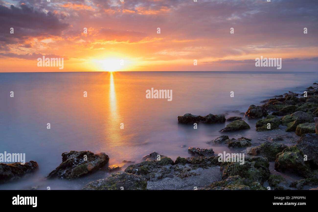 Tramonto sul Golfo del Messico da Caspersen Beach a Venezia Florida USA Foto Stock